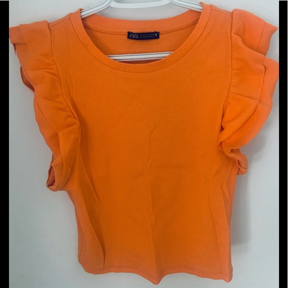 Beautiful top with ruffled sleeves - Picture 2 of 4